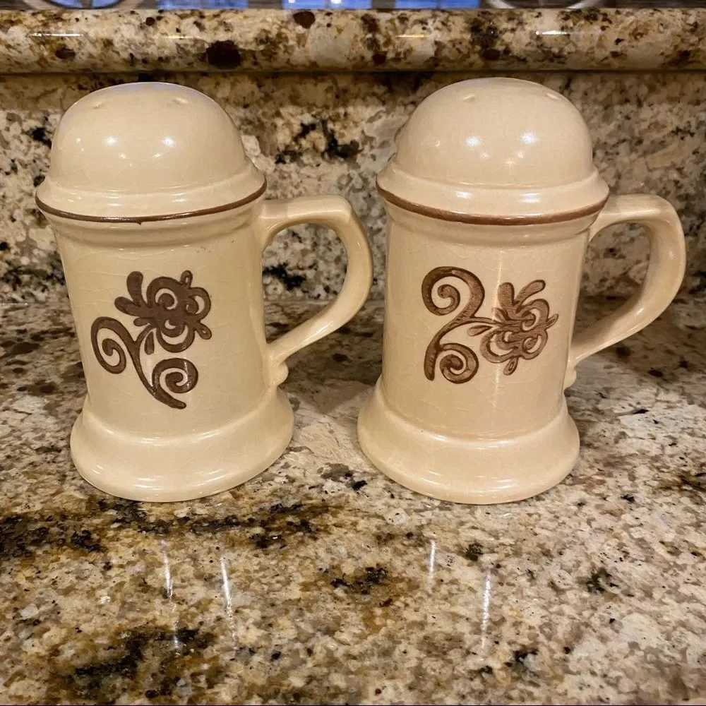 Pfaltzgraff Village Pattern Stove Top Salt Pepper Shaker Set Vintage 1970’s USA